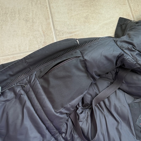 Canada Goose Black Puffer Jacket with Fur Hood PETITE SMALL - Picture 10 of 14